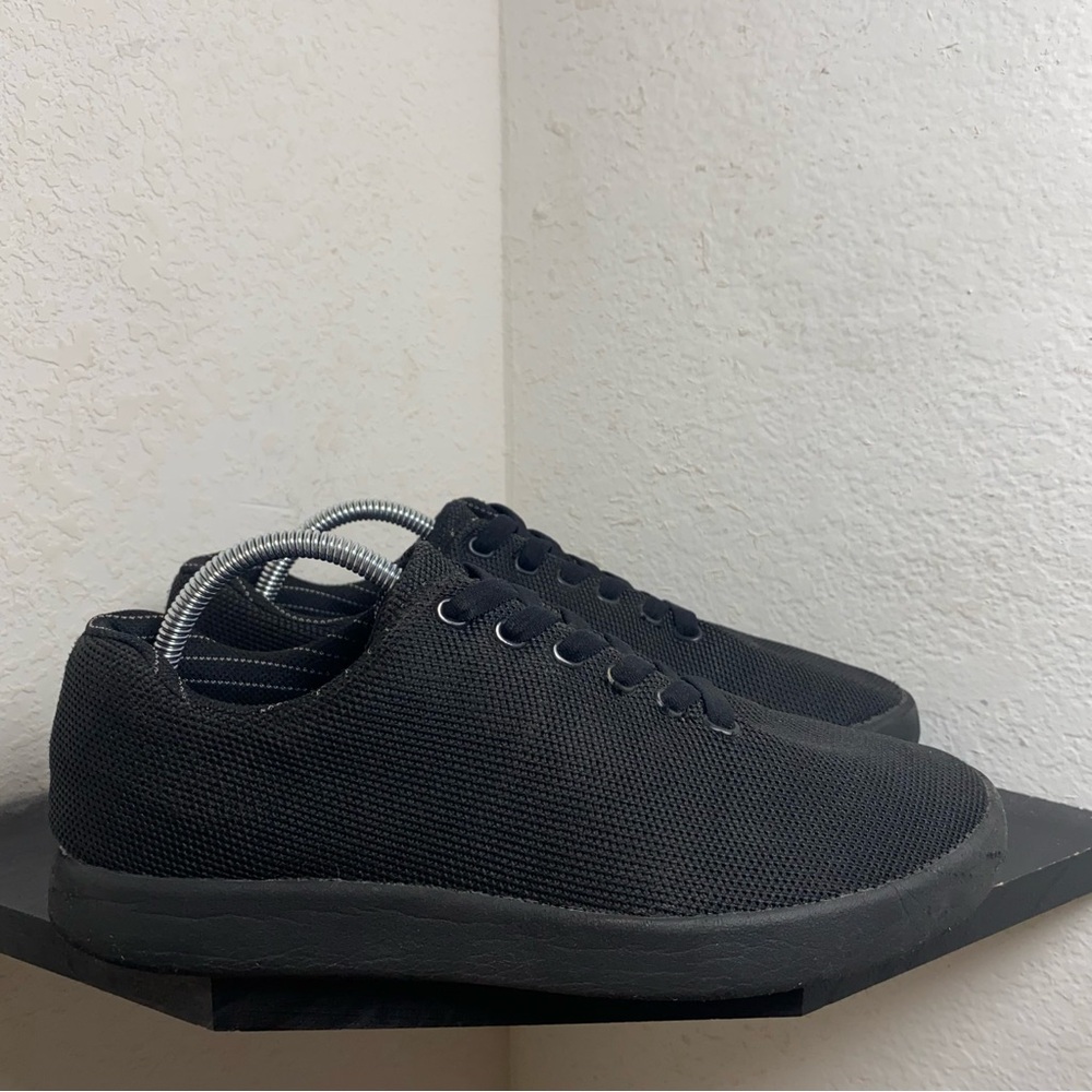 Atoms model 000 black